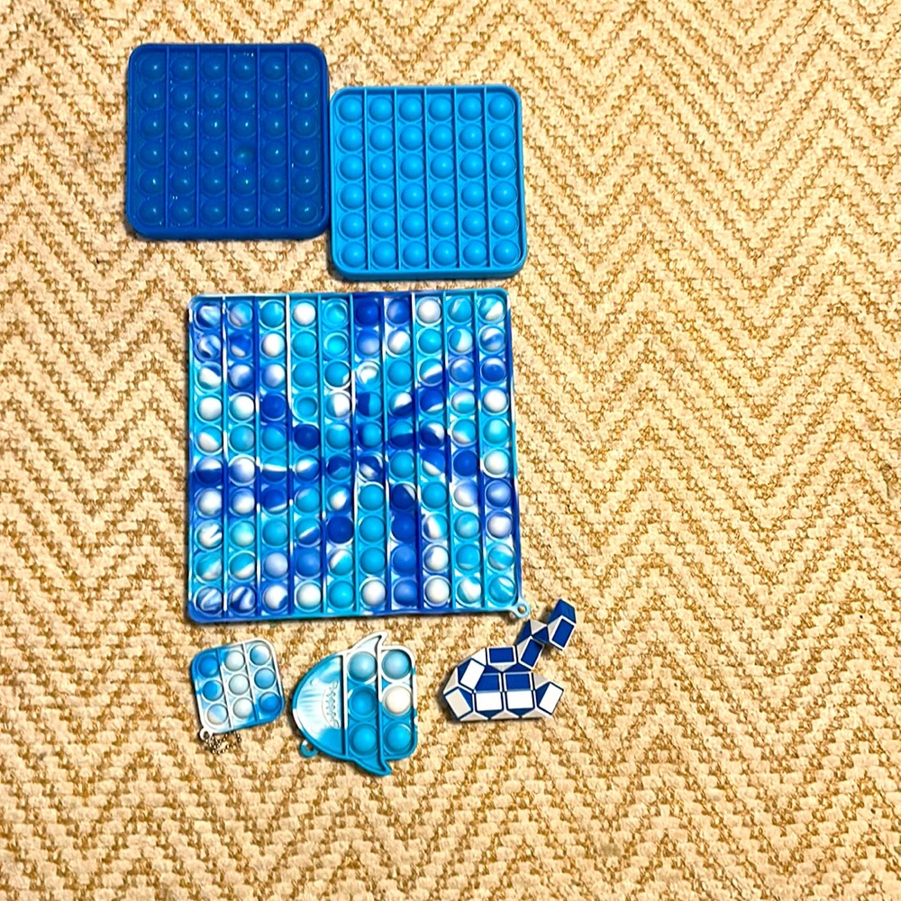 Blue bundle fidgets- 6 in total! Excellent condition!